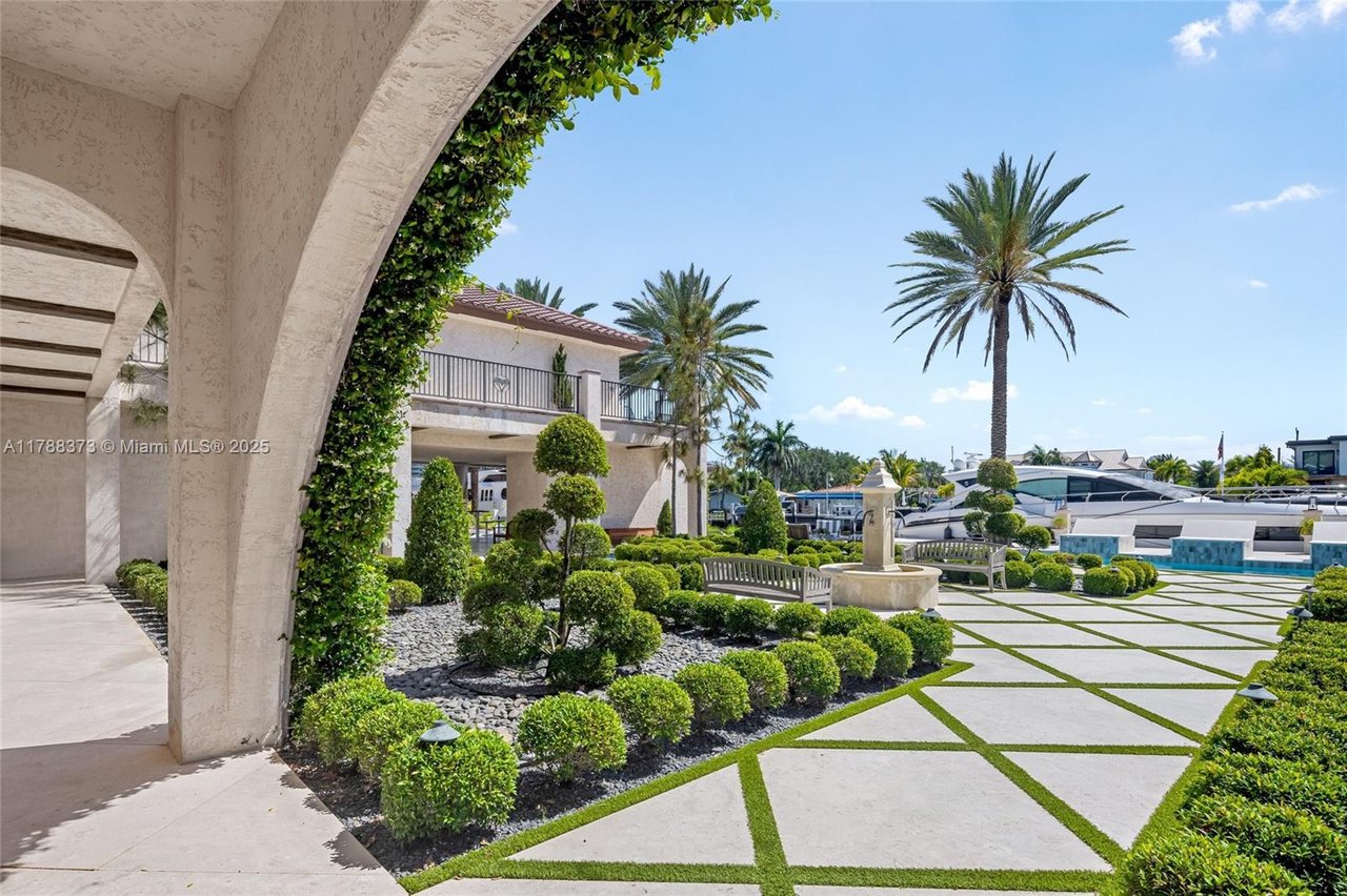 600 Isle Of Palms Dr