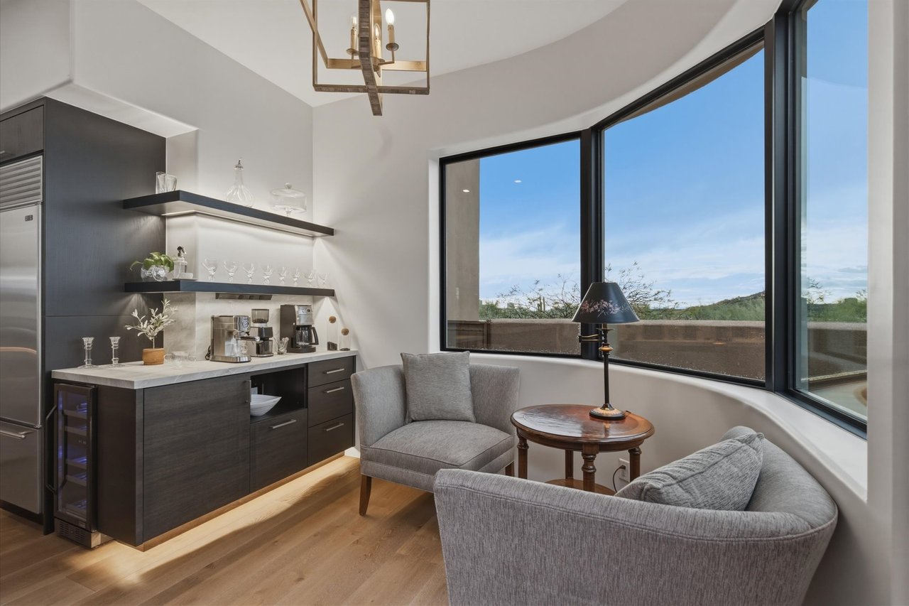 10046 E Hidden Valley Rd