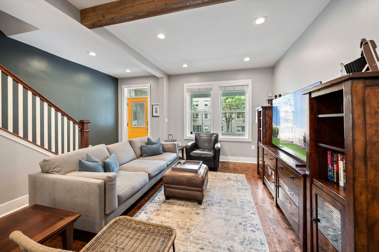 613 Longfellow St NW