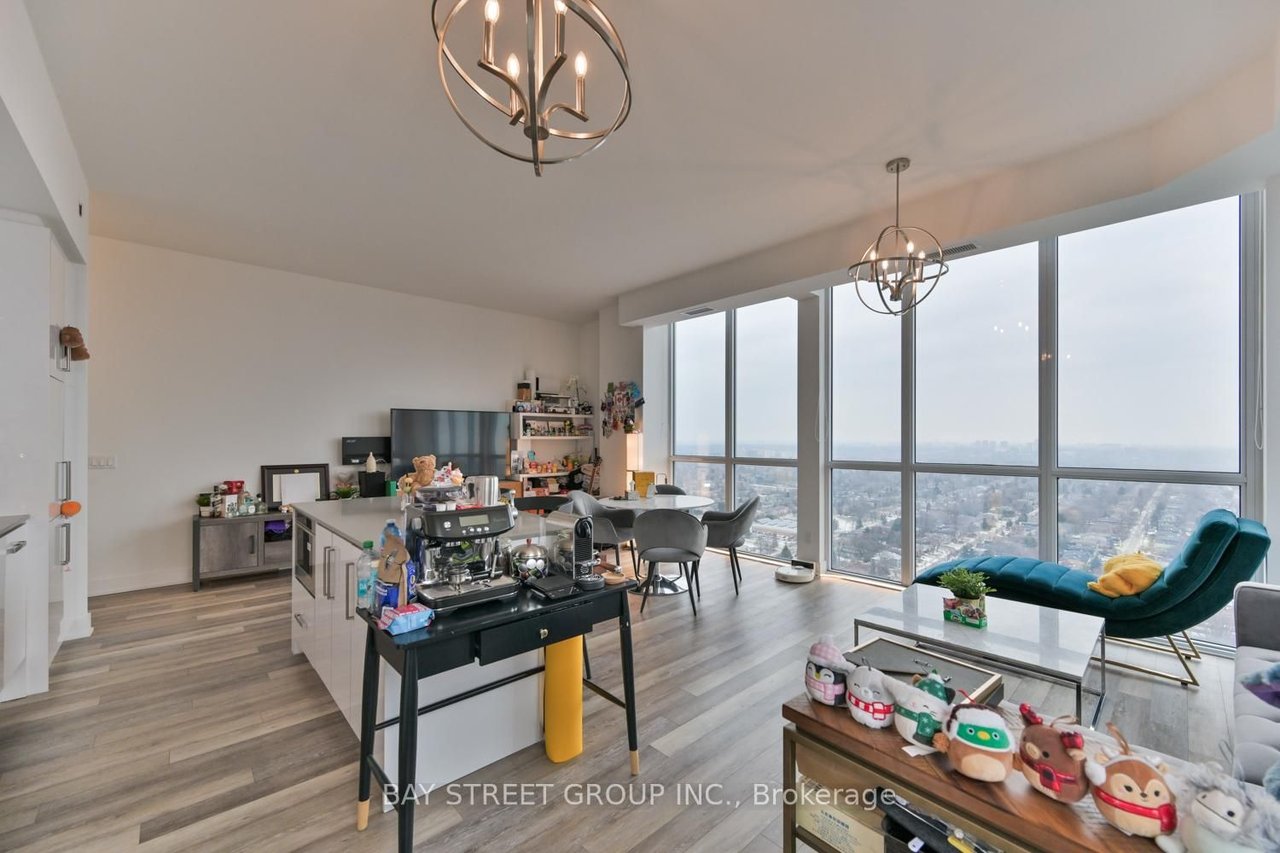 PENTHOUSE IN THE HEART OF NORTH YORK