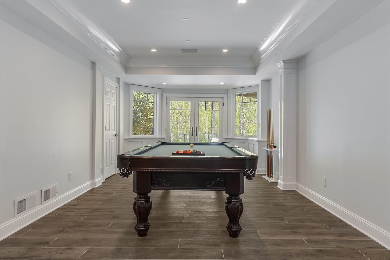 82 Woodman Ln