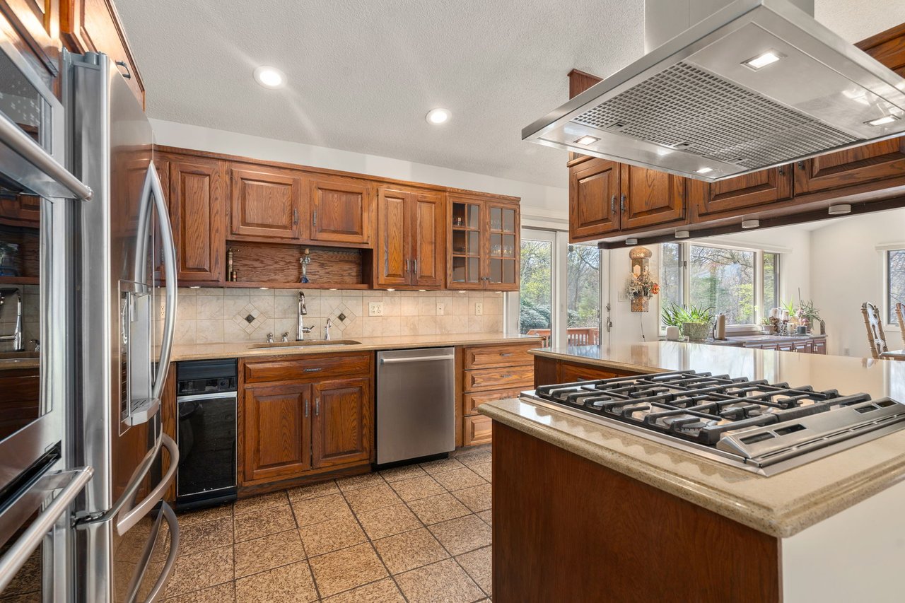 16 Wadsworth Ln Dartmouth, MA