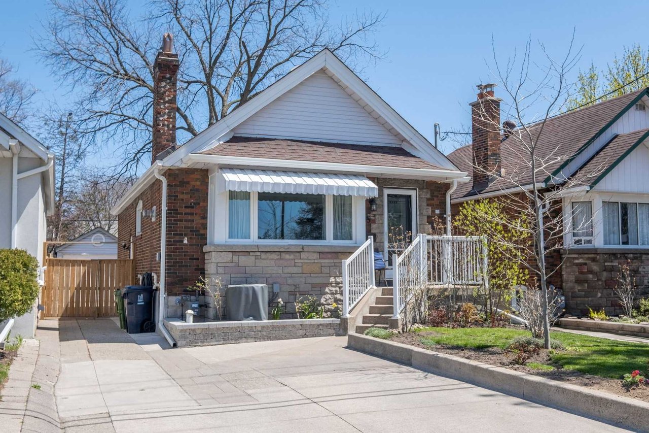 865 Coxwell Ave