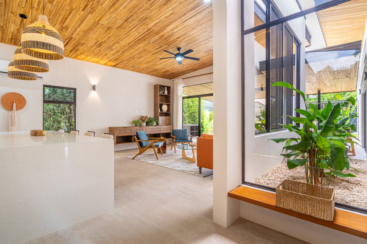 Uvita Tropical Urban Home, New Quality Build!