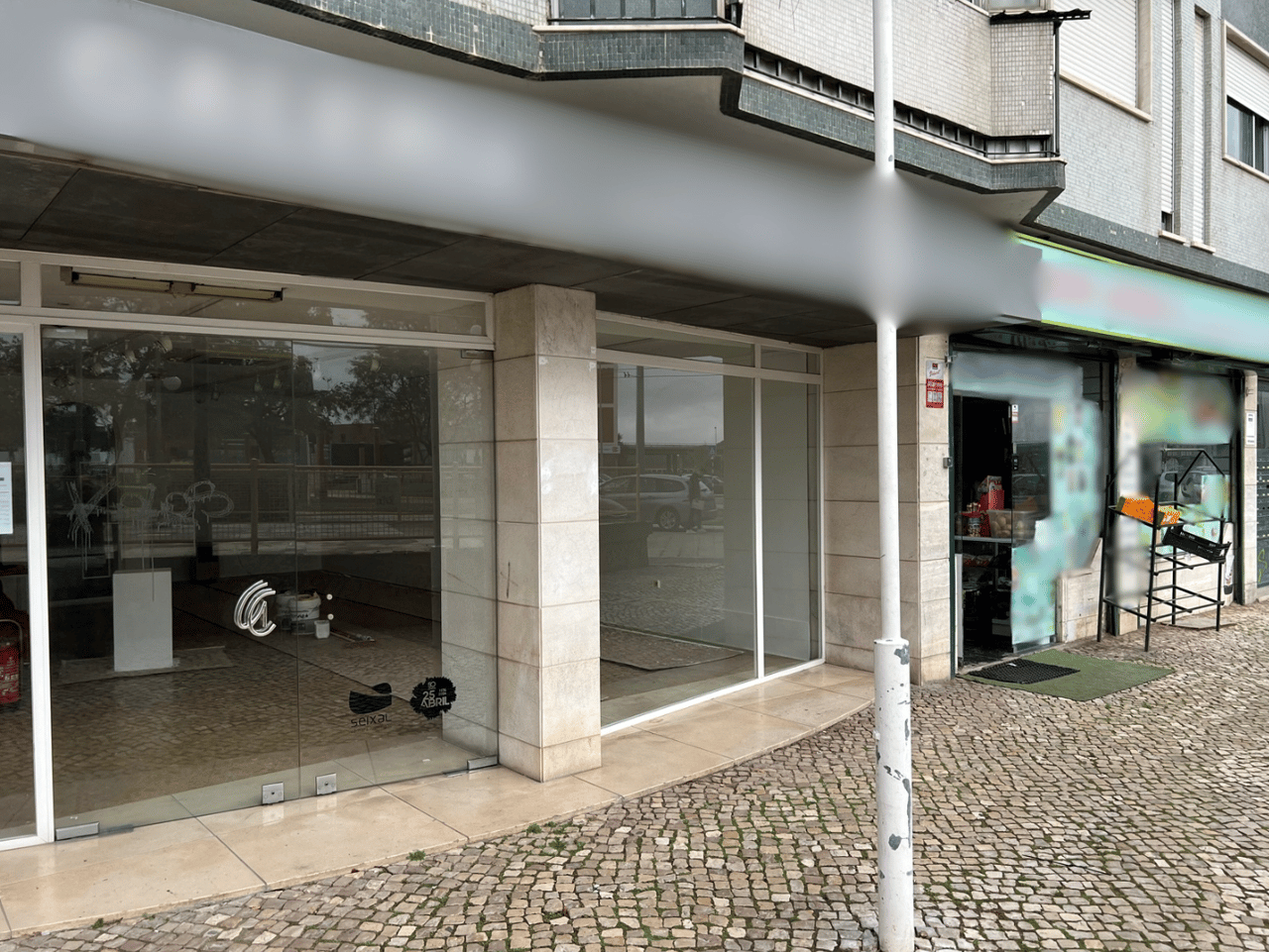 Prime Commercial Space Near Lisbon – Tenant in Place – 5% Annual Return
