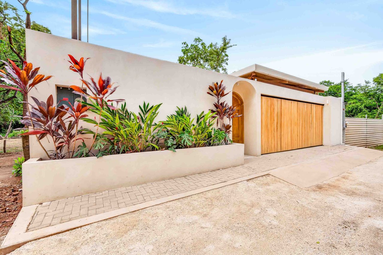 Casa Senderos | 4-Bedroom Tropical Home with Private Pool in Tamarindo