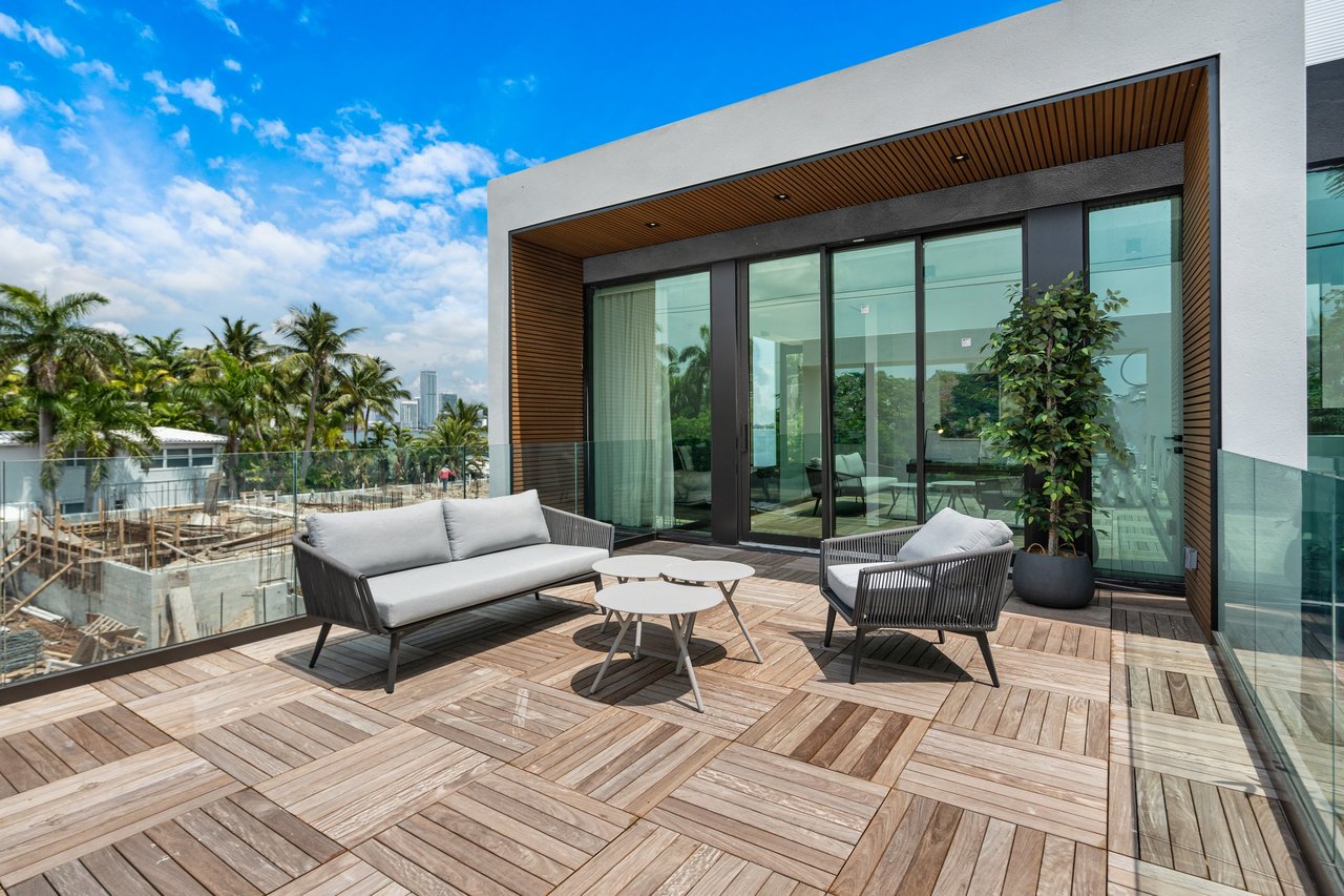 February 2025 | Sabal Development, led by Pascal Nicolai, Finalizes $20.6 Million Sale of Exquisite Venetian Island Estate