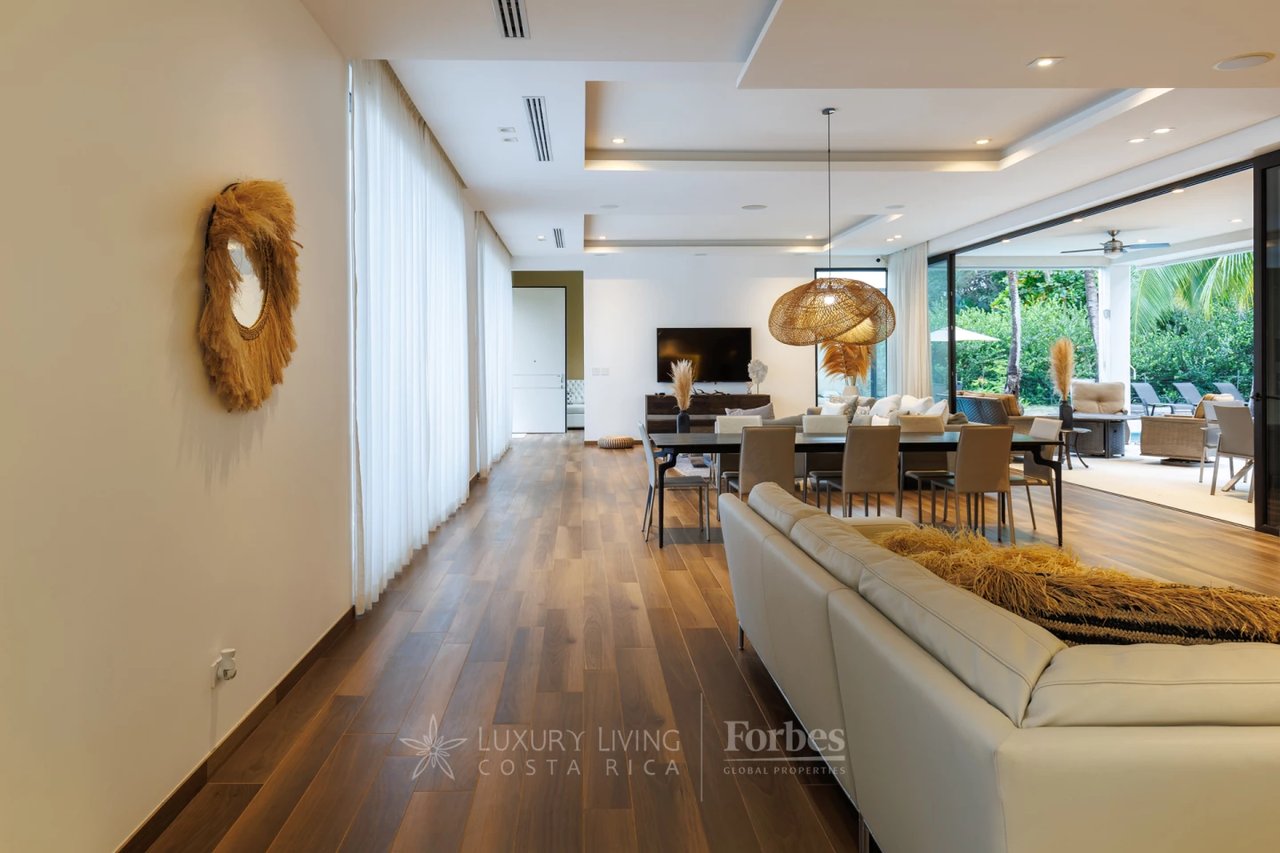 20166 - Paradise Estate: 4-Bedroom Villa with Spa & Pool in Pinilla