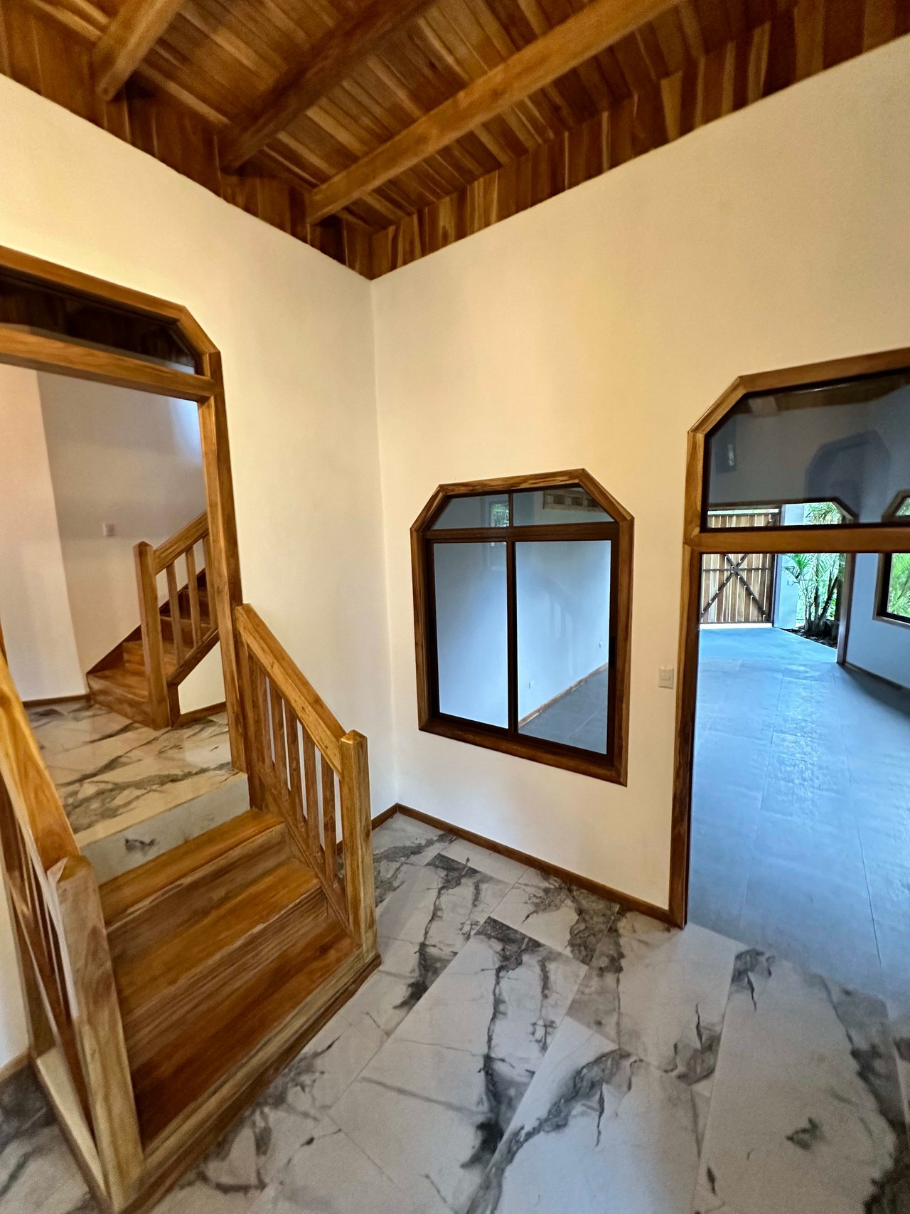 Discover the Charm of an Exotic Home in Las Tumbas, Costa Rica