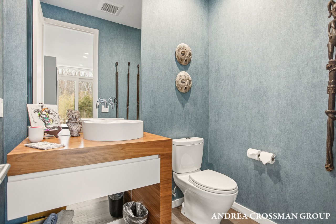 6919 Bendemeer Drive