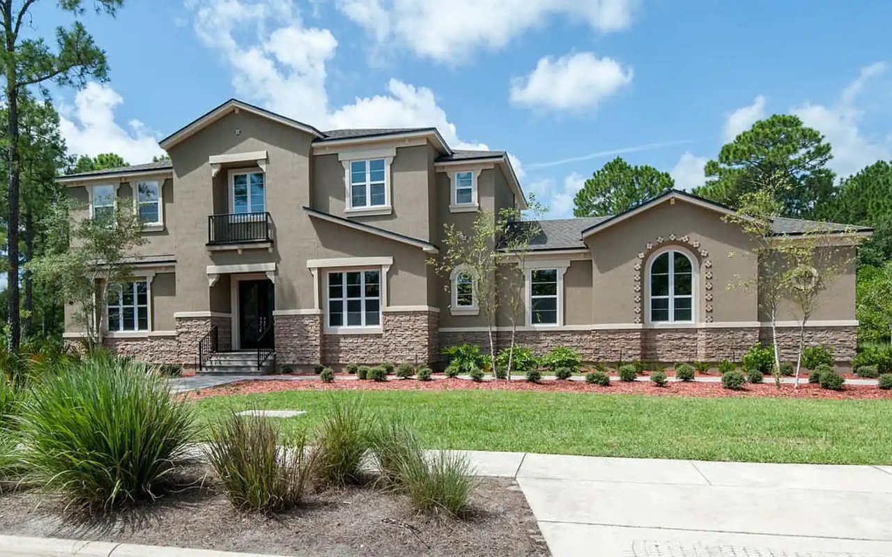 131 N River Dr