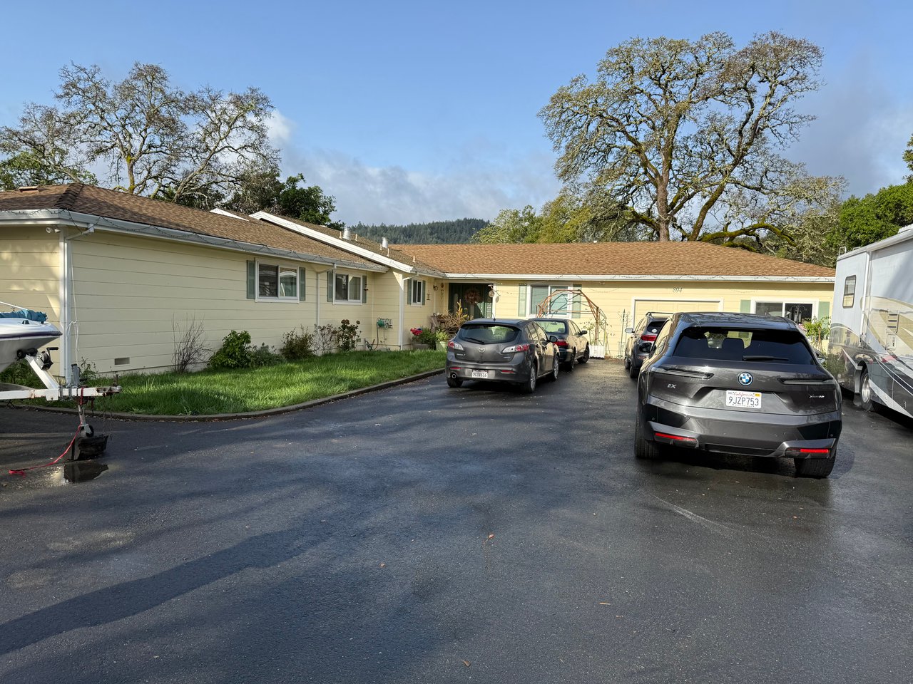 894 N. Cloverdale Blvd.