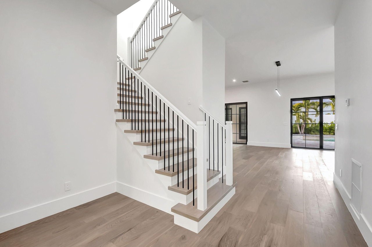 17 NW 16th St