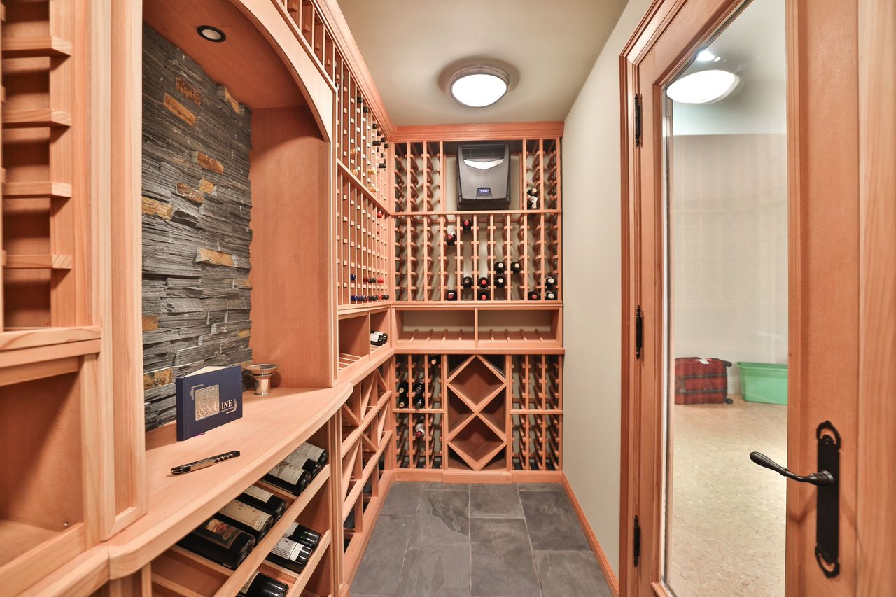 872 Whittier Cres