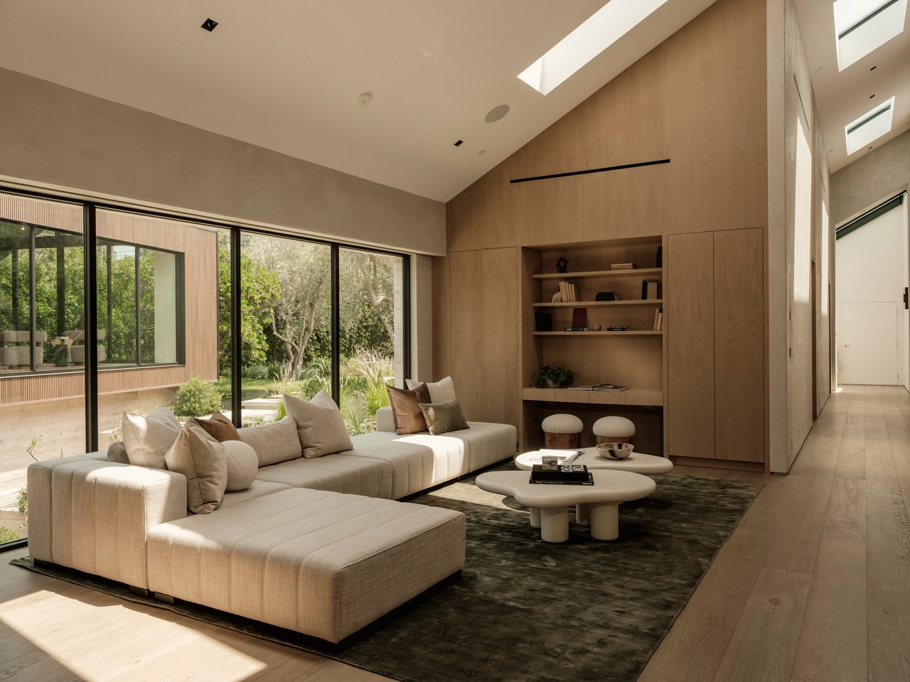 2555 La Mesa
