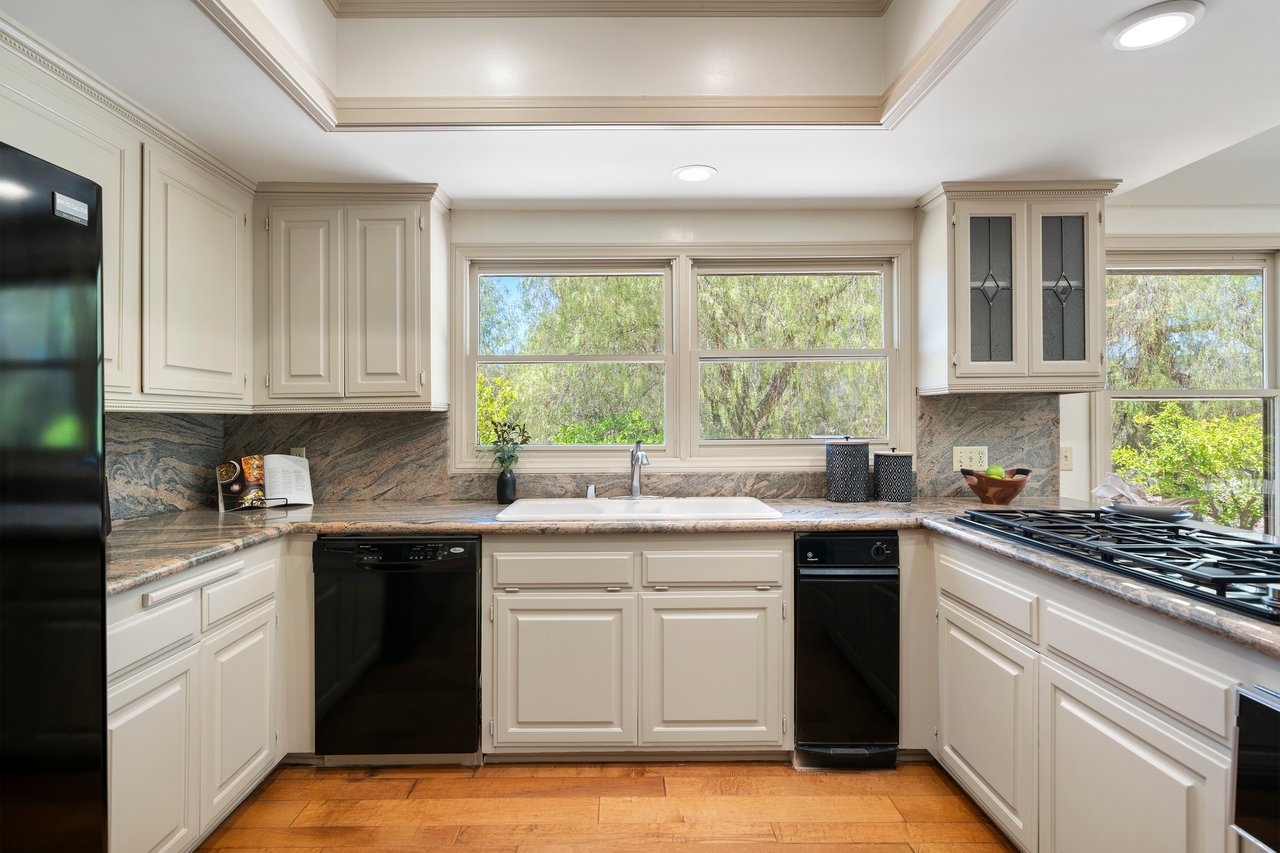 38785 Avenida Bonita
