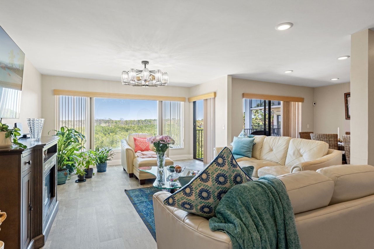 Upgraded 2-Bed Condo in Tarpon Springs with Scenic Views
