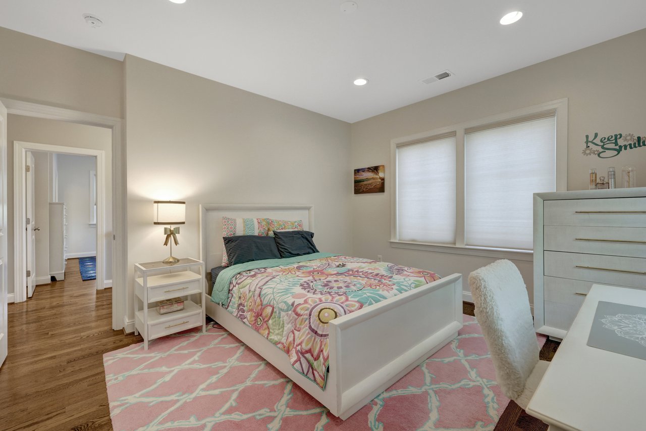 300 Jade Ct NW
