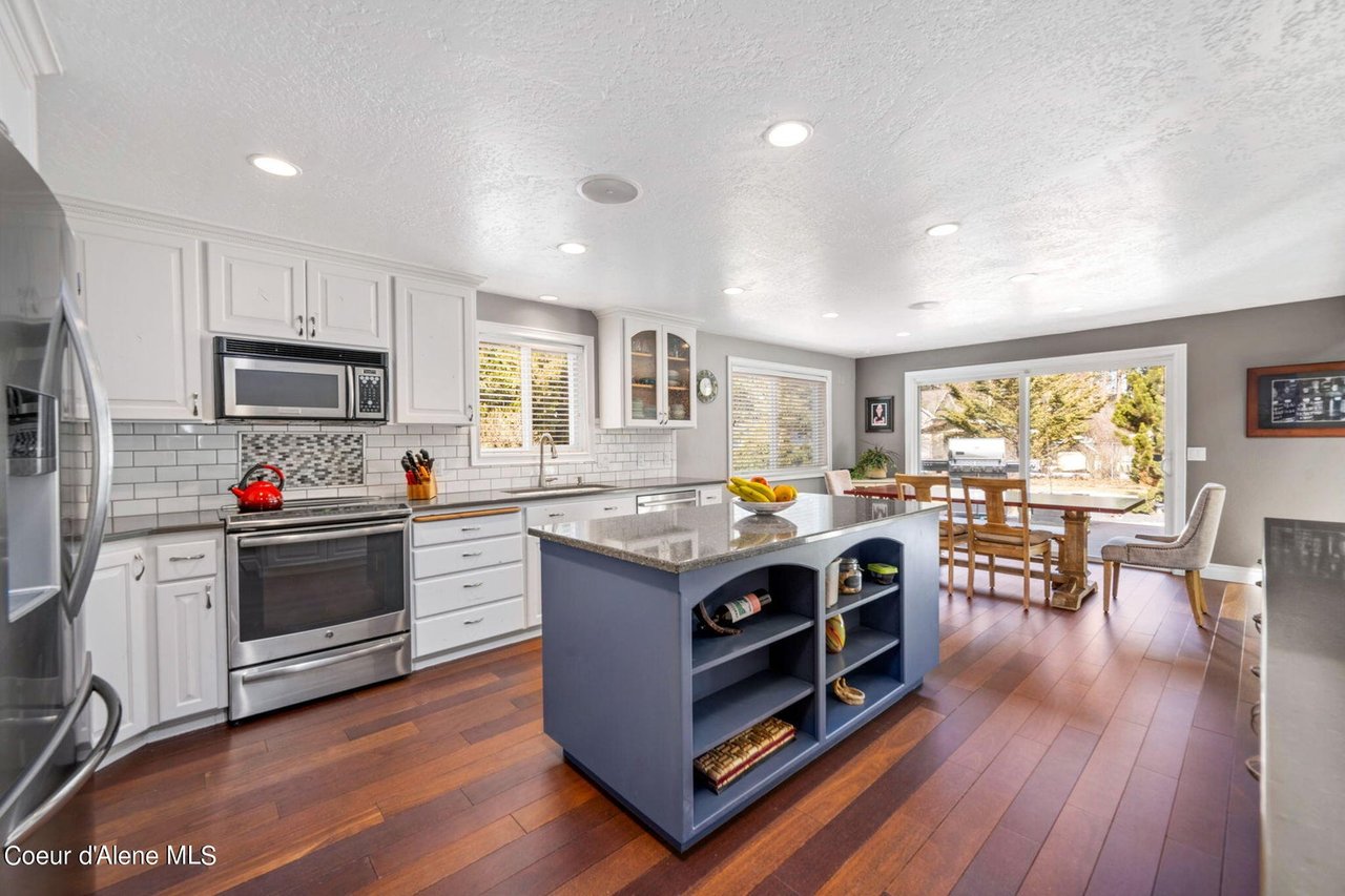 3019 E RIVERCREST DR