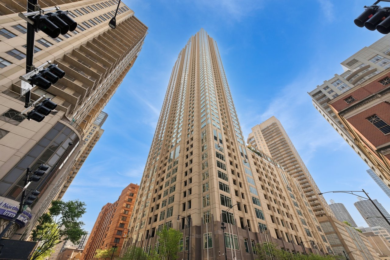 33 W ONTARIO #51B: JUST LISTED!
