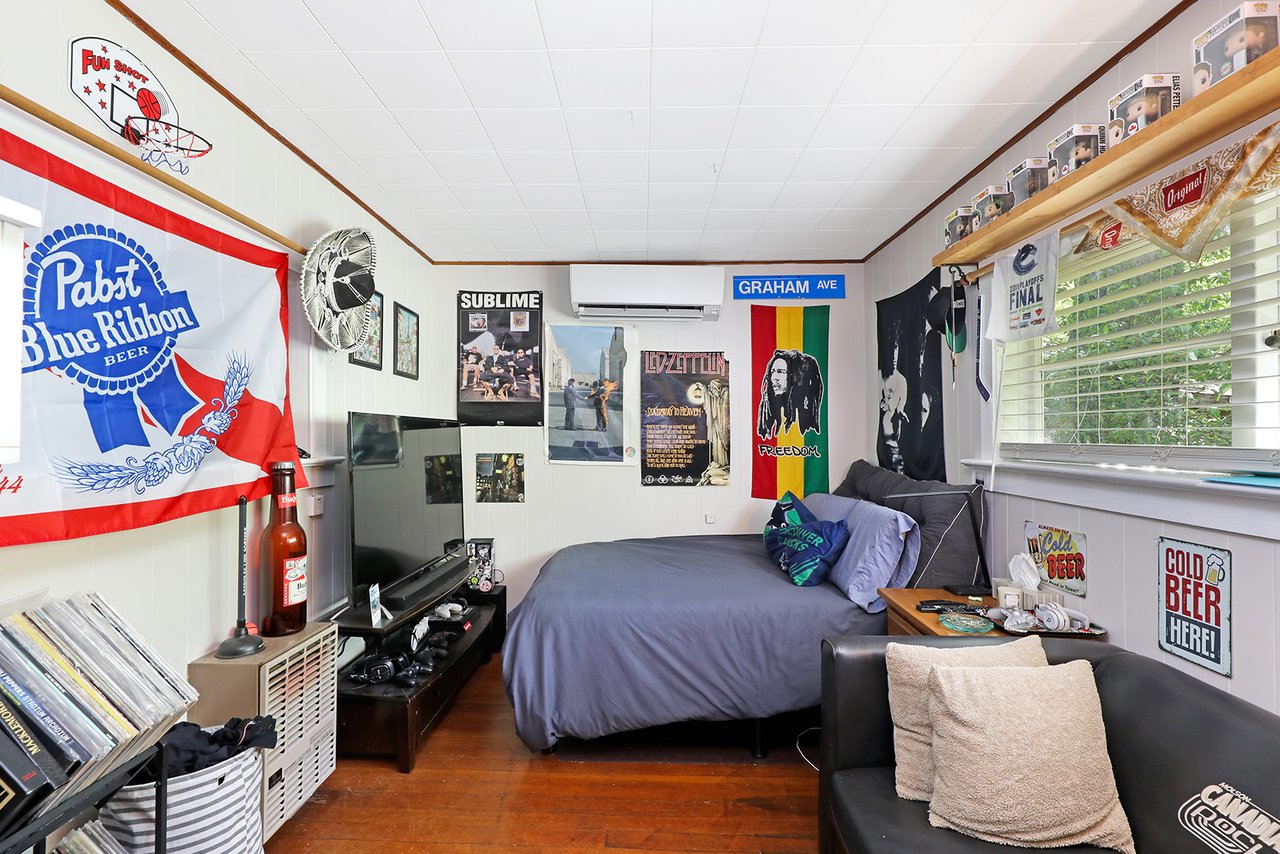1143 Denny Rd