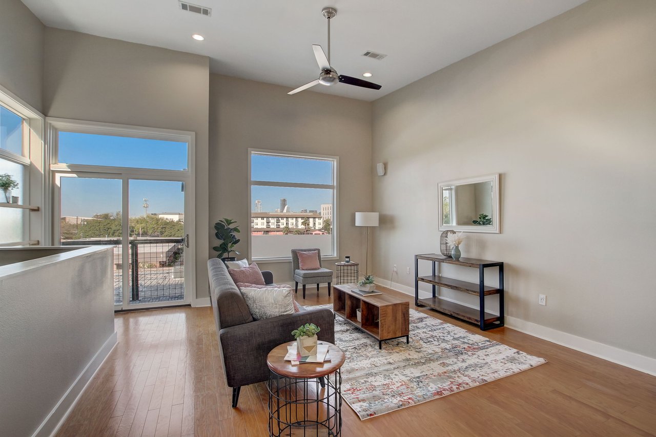 SAGE -Great location on South Lamar! 