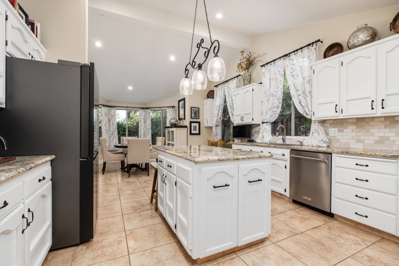 841 E Country View Circle