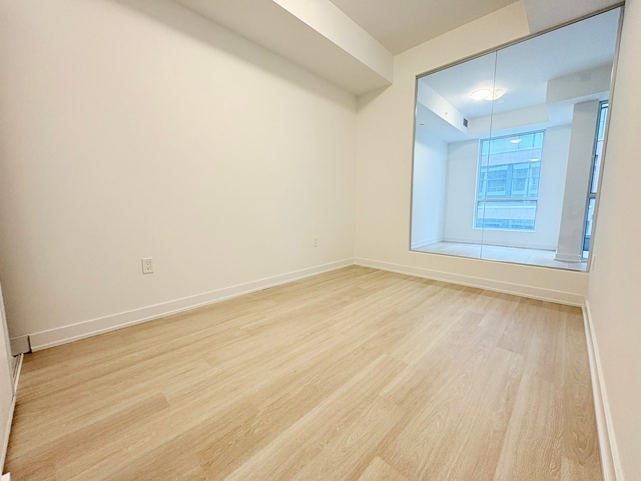 15 Richardson Street, Toronto Unit: 427