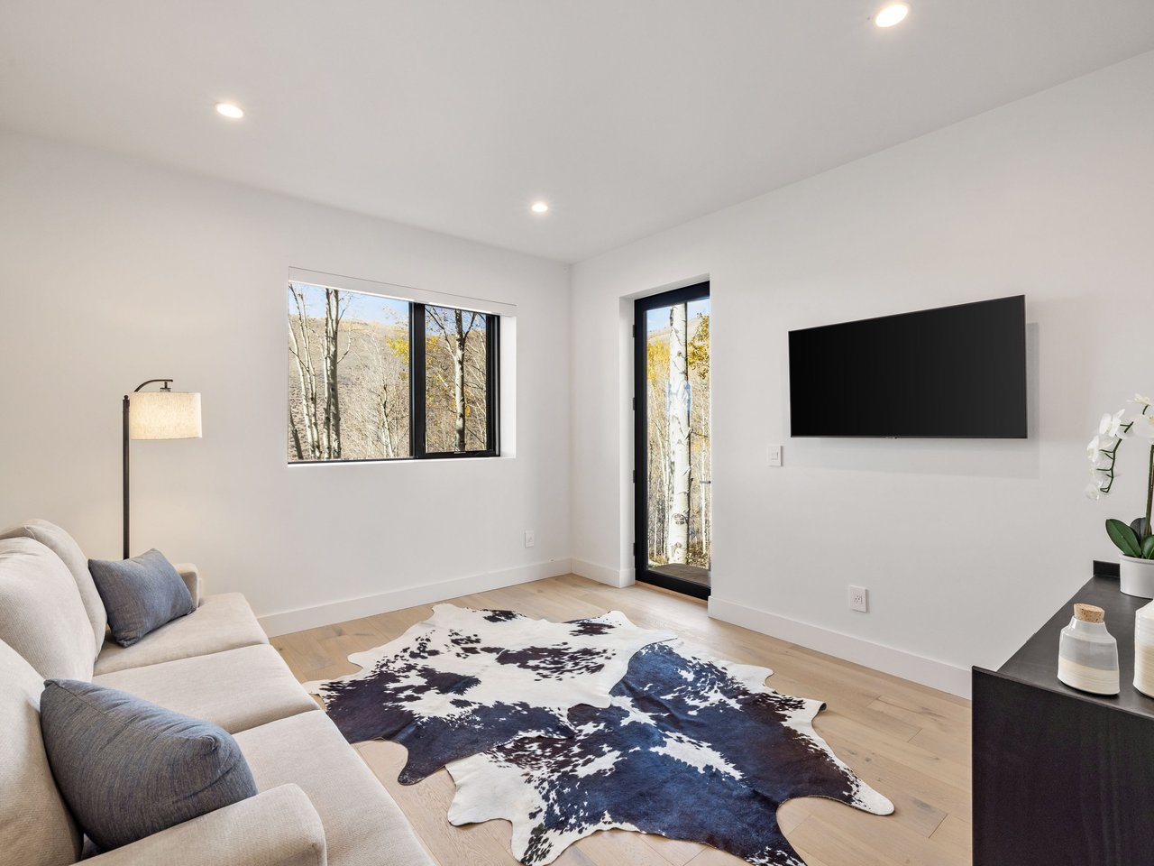 4380 June Point, Avon