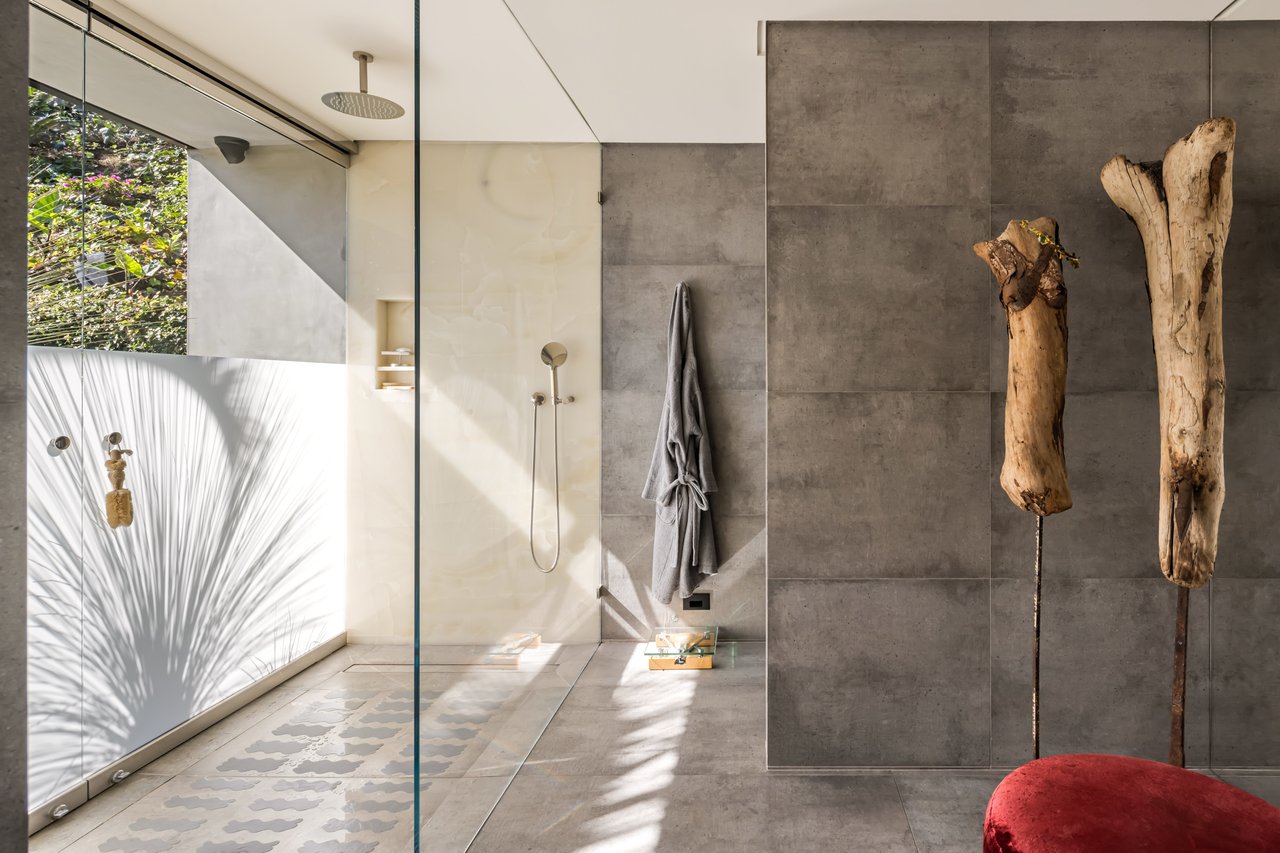 1087 Moraga Dr, Bel Air