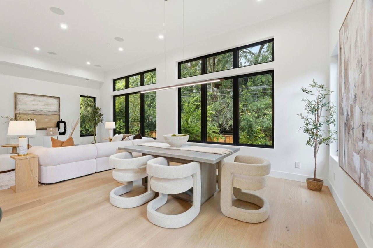1084 Moffett Circle, Palo Alto, California 94303