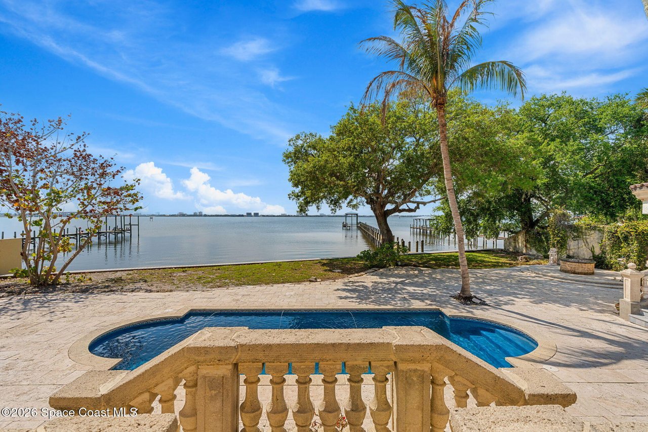 1000 N Riverside Dr