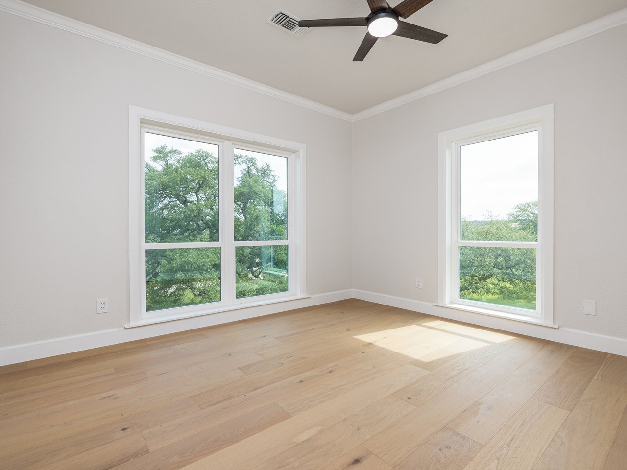 Fully Reimagined Hill Country Retreat w/ Private Guest Apartment + 3-Car Garage