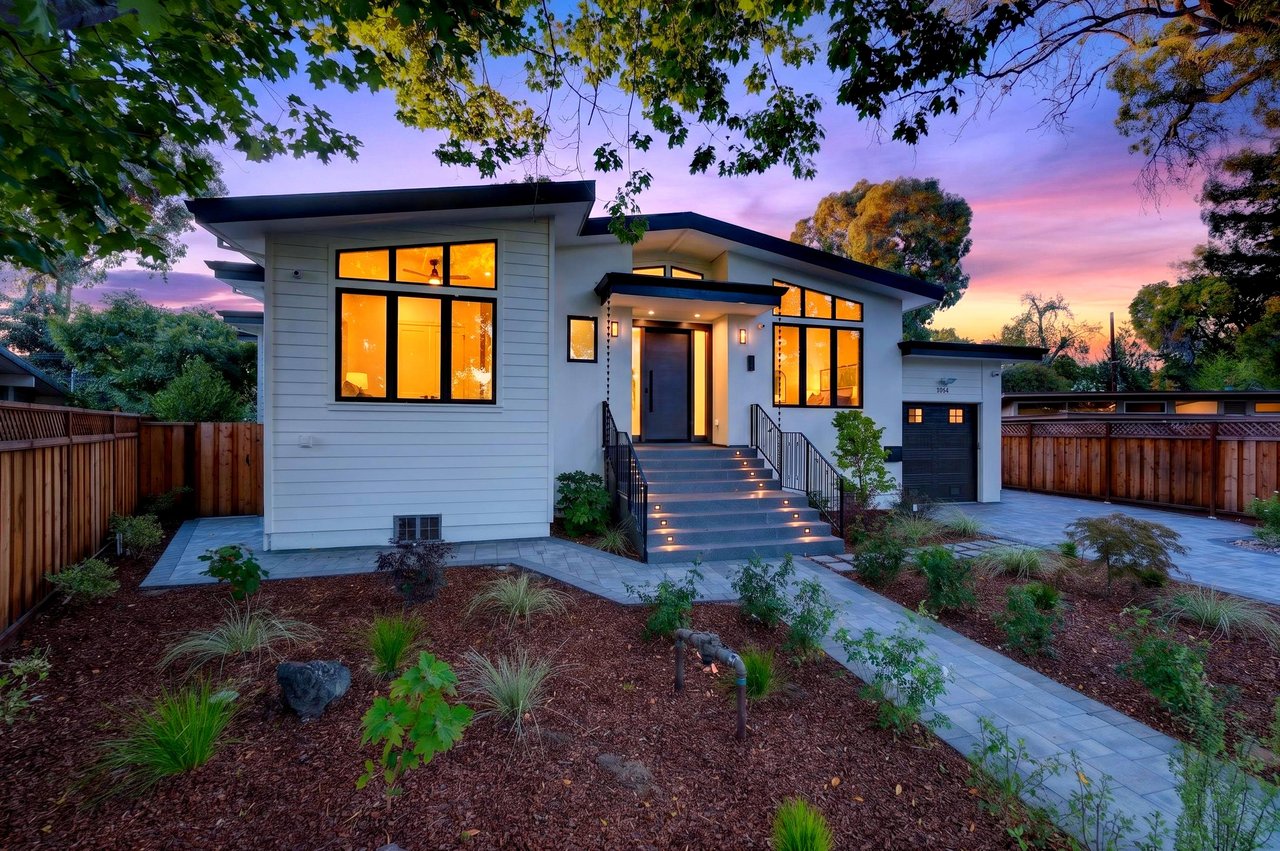 1084 Moffett Circle, Palo Alto, California 94303
