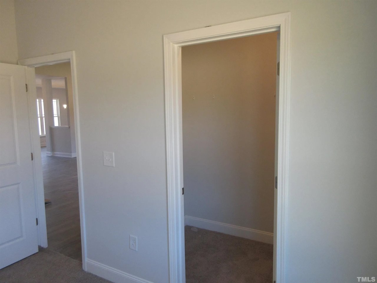 39 N Cousins Ct