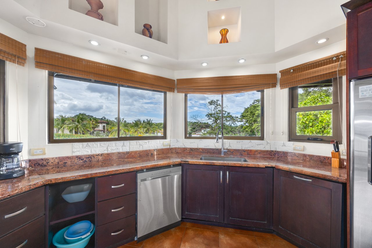 Casa de Vida, Altos de Flamingo | Mediterranean-Style Villa with Pool & Guest House Near Playa Flamingo