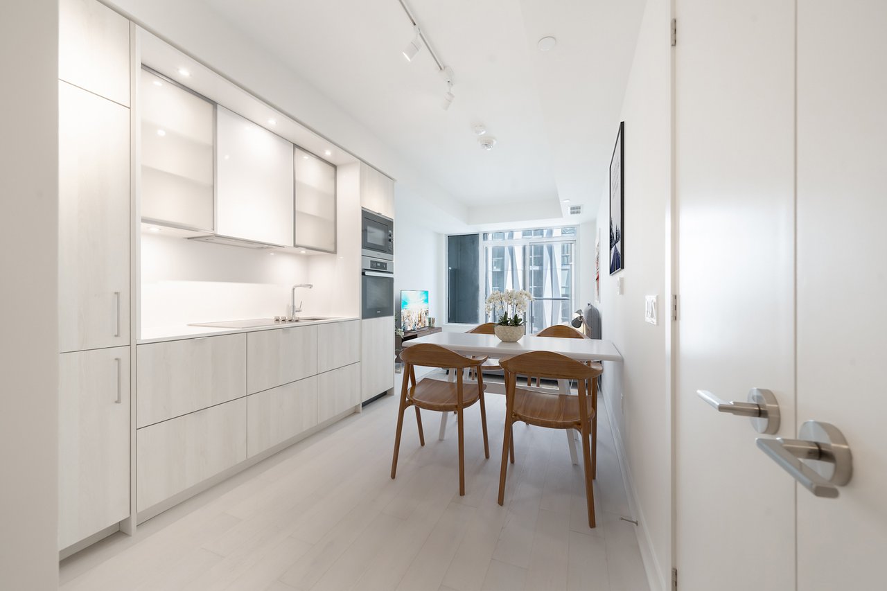 11 Yorkville Ave 1608