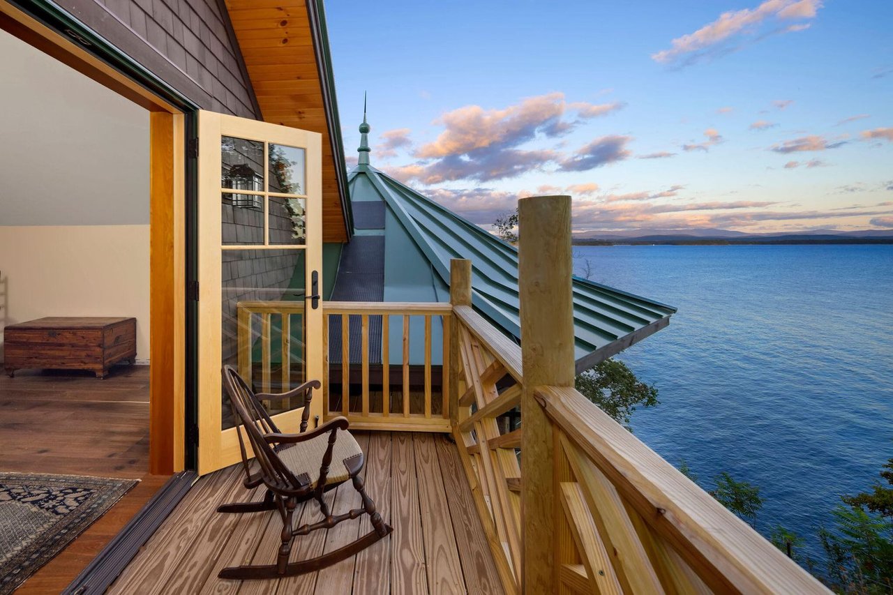 2226 Lake Shore Road