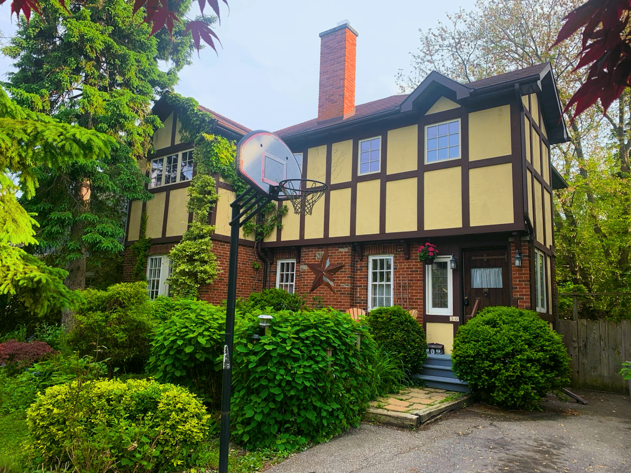 30 Oakwood Ave S