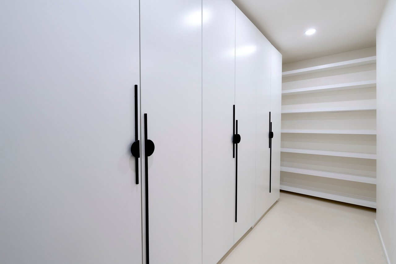 1005 W Emerine Drive