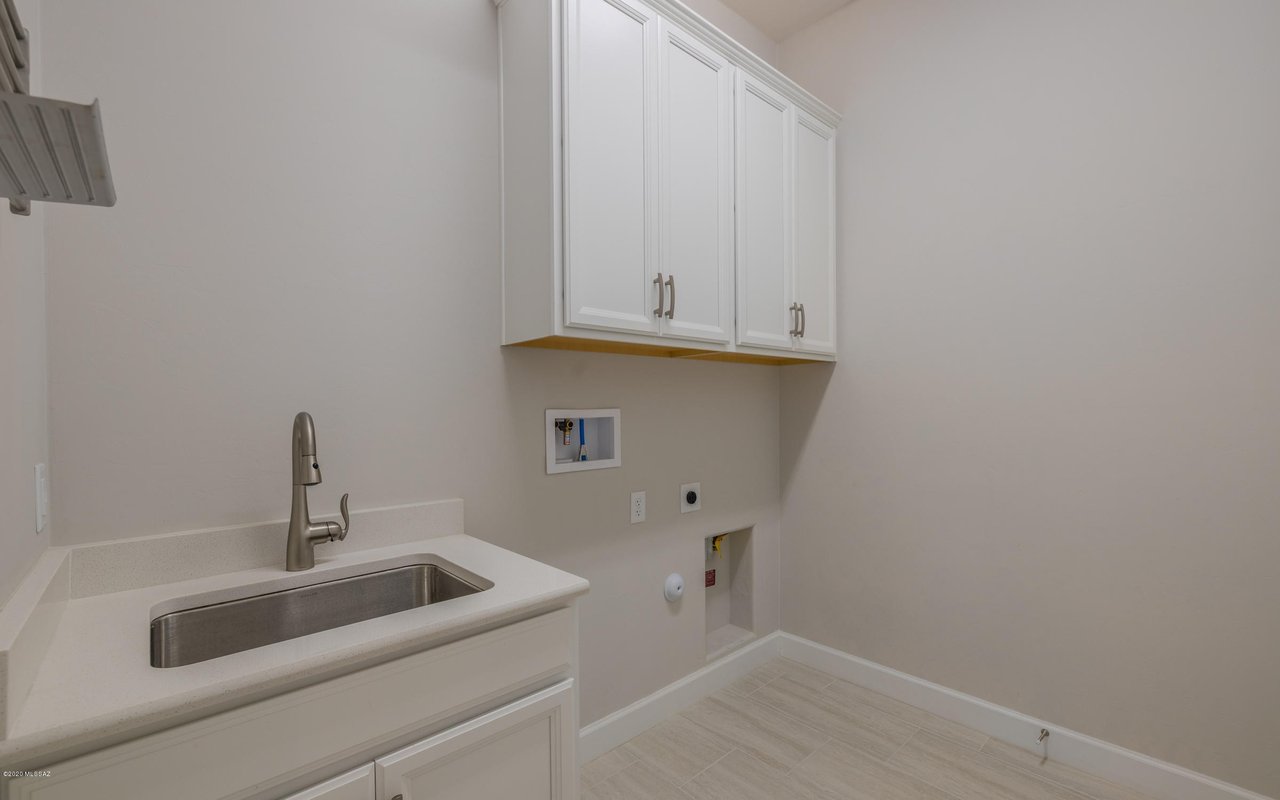 240 E Ancient Pueblo Ln