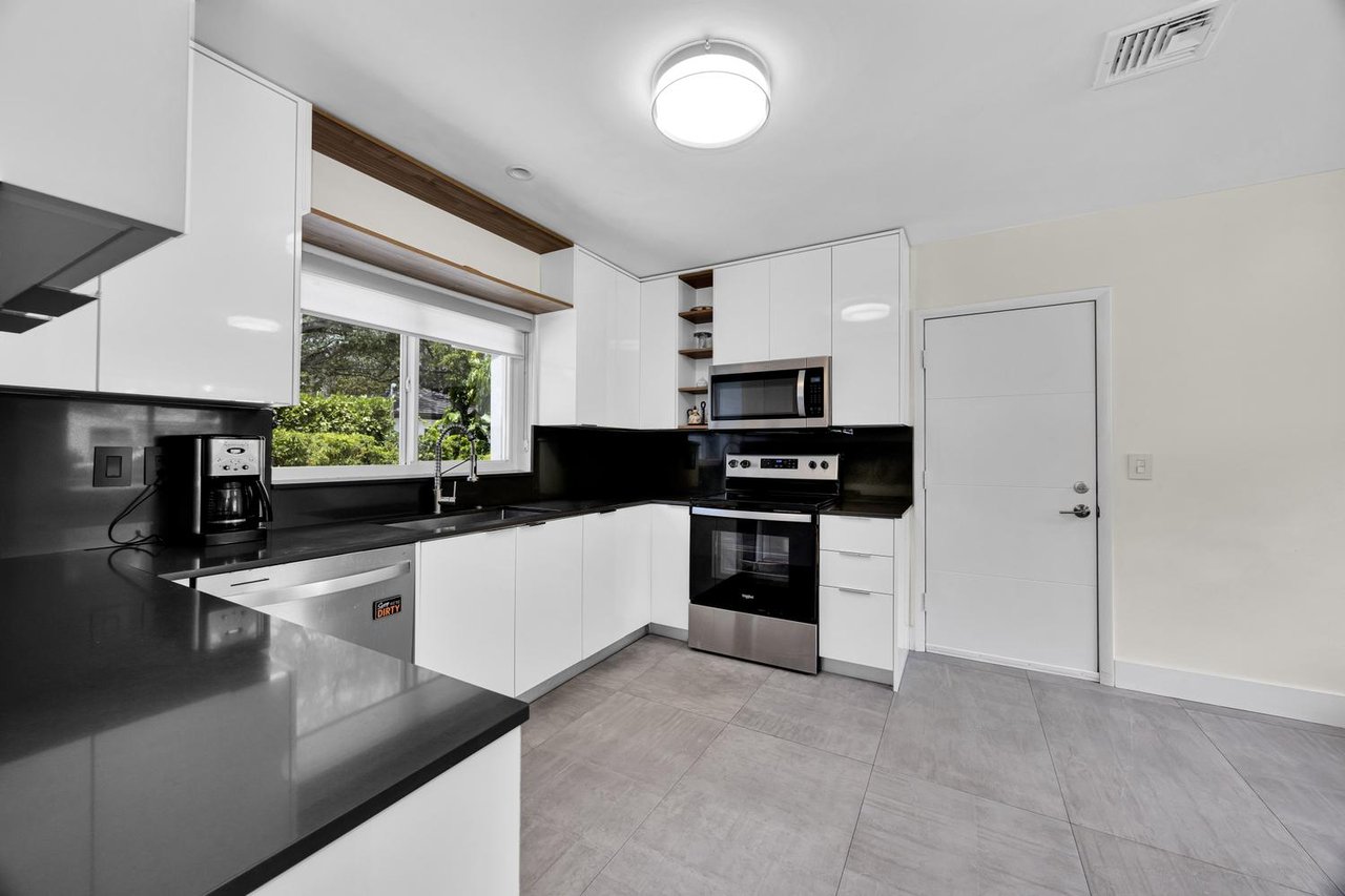 Under Contract in Just 1 Day: 6610 Santona St Sells for $2,200,000