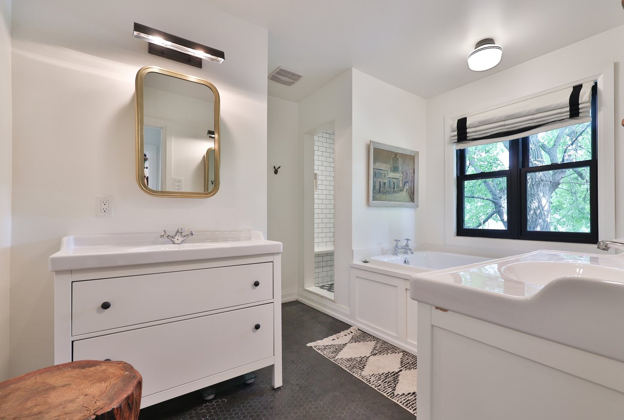 52 Kerr Street, Oakville