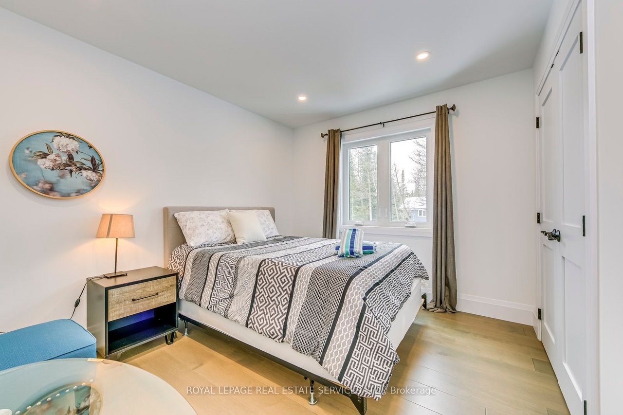 2 Couchiching Cres