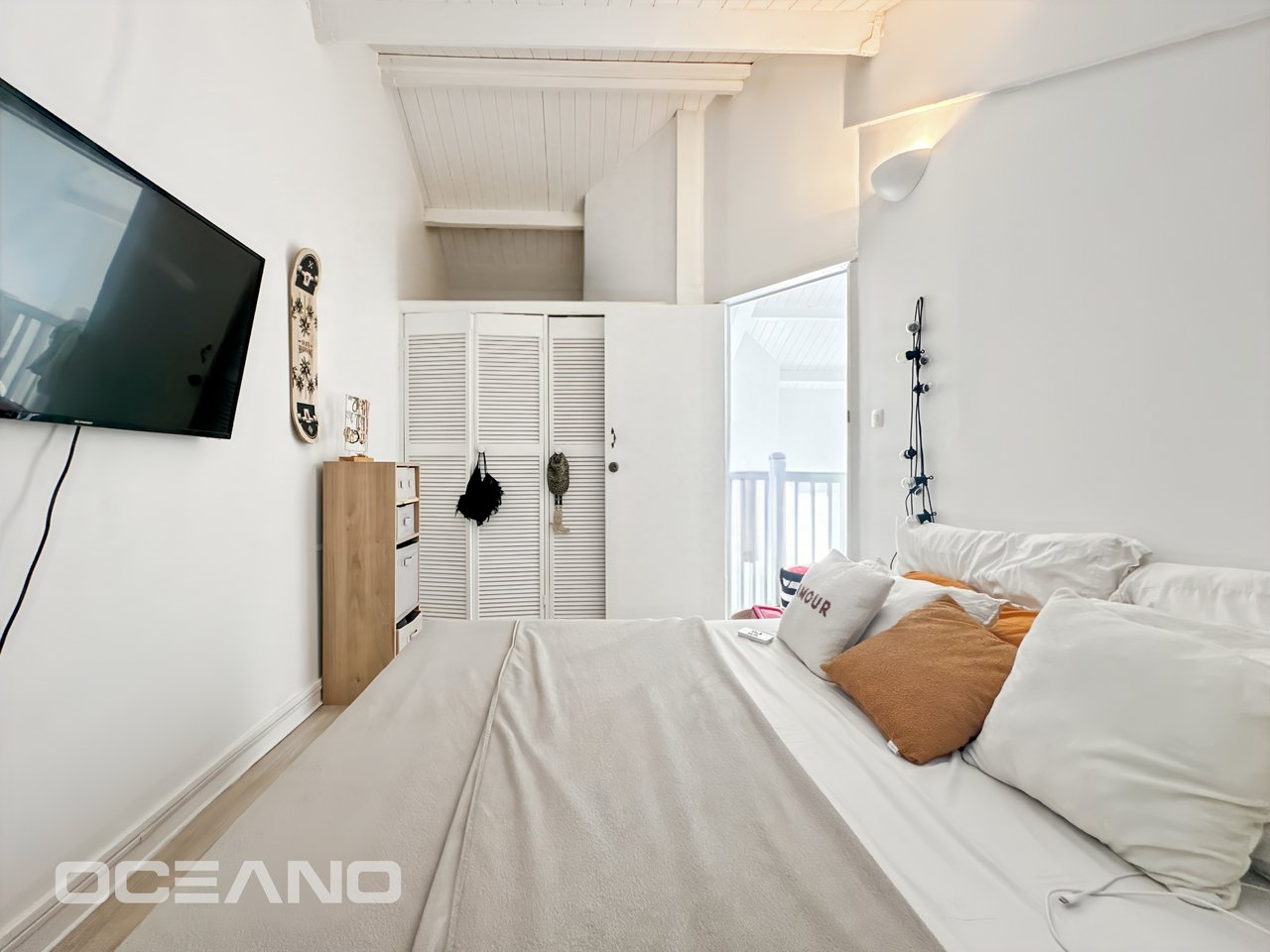 2 bedrooms with a sea view