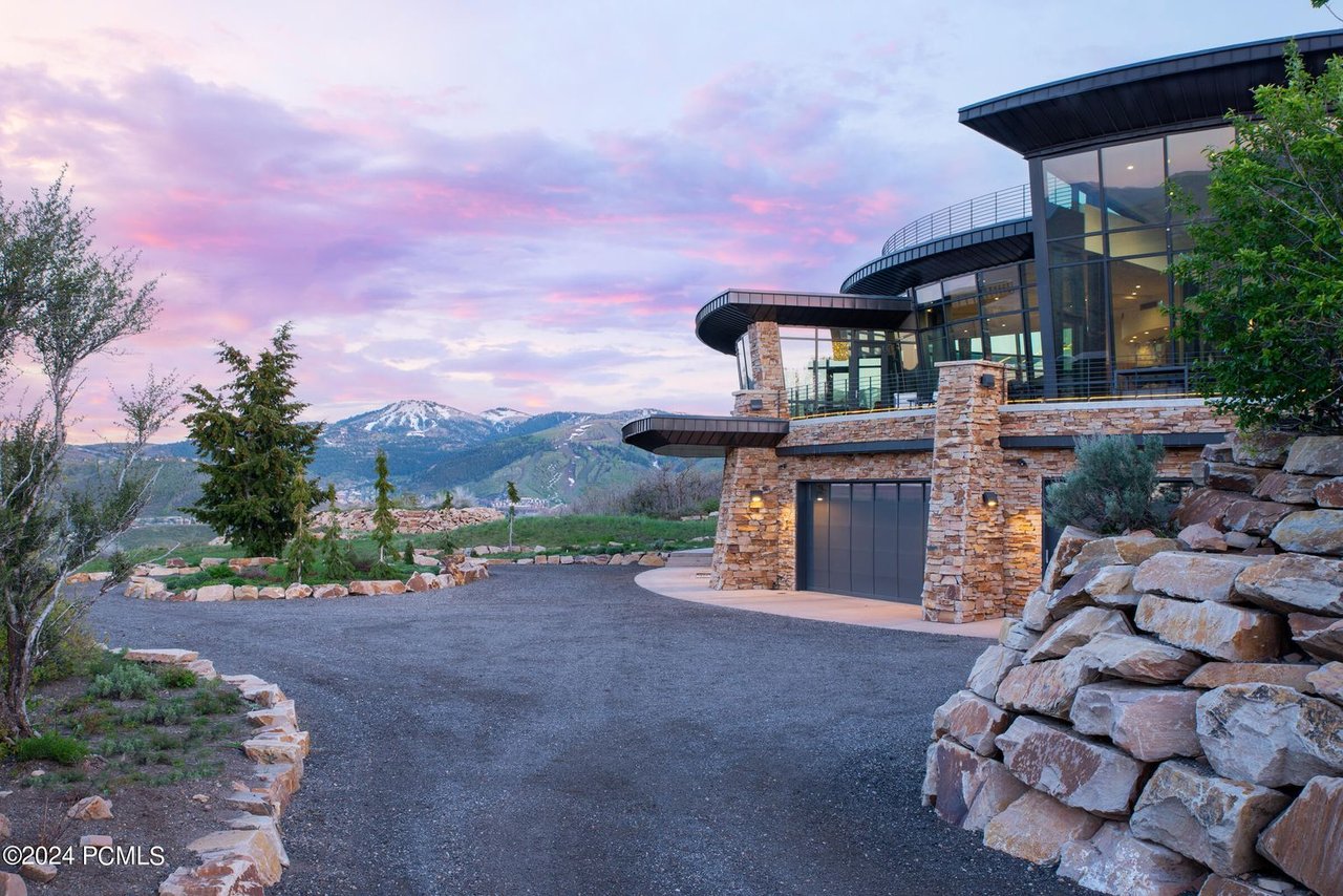 374 Mountain Top Dr