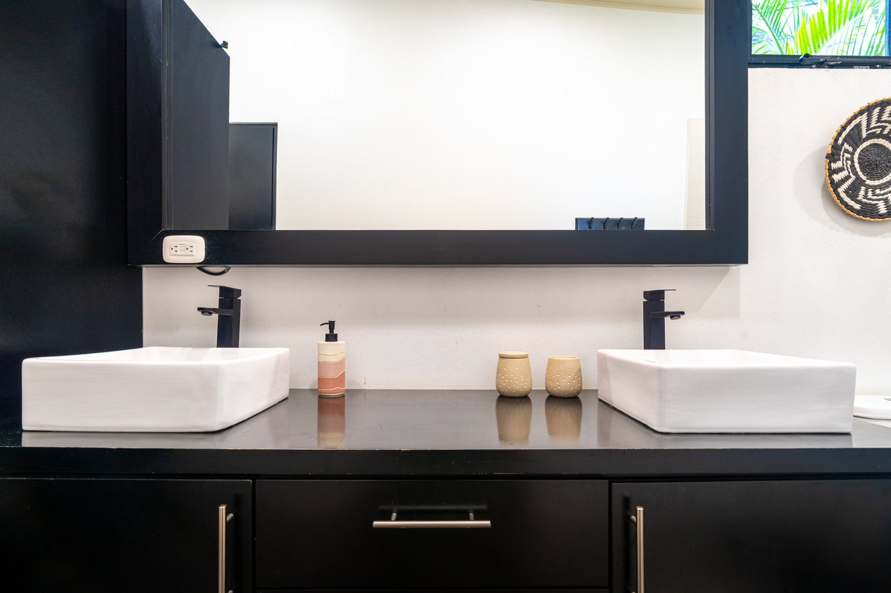 Modern 3 Bedroom Home - Walking distance to it all!