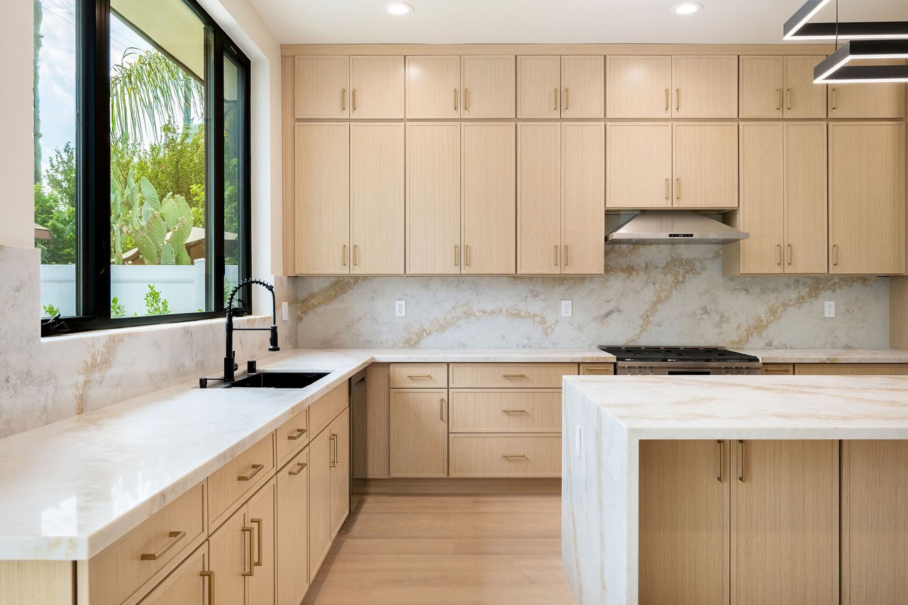 17510 Miranda St, Encino