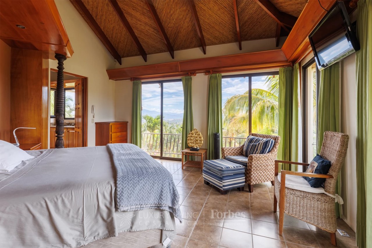 20875 - Villa Plumeria: Atenas, 3.8 Ha with Pool, Coffee Plantation & Views