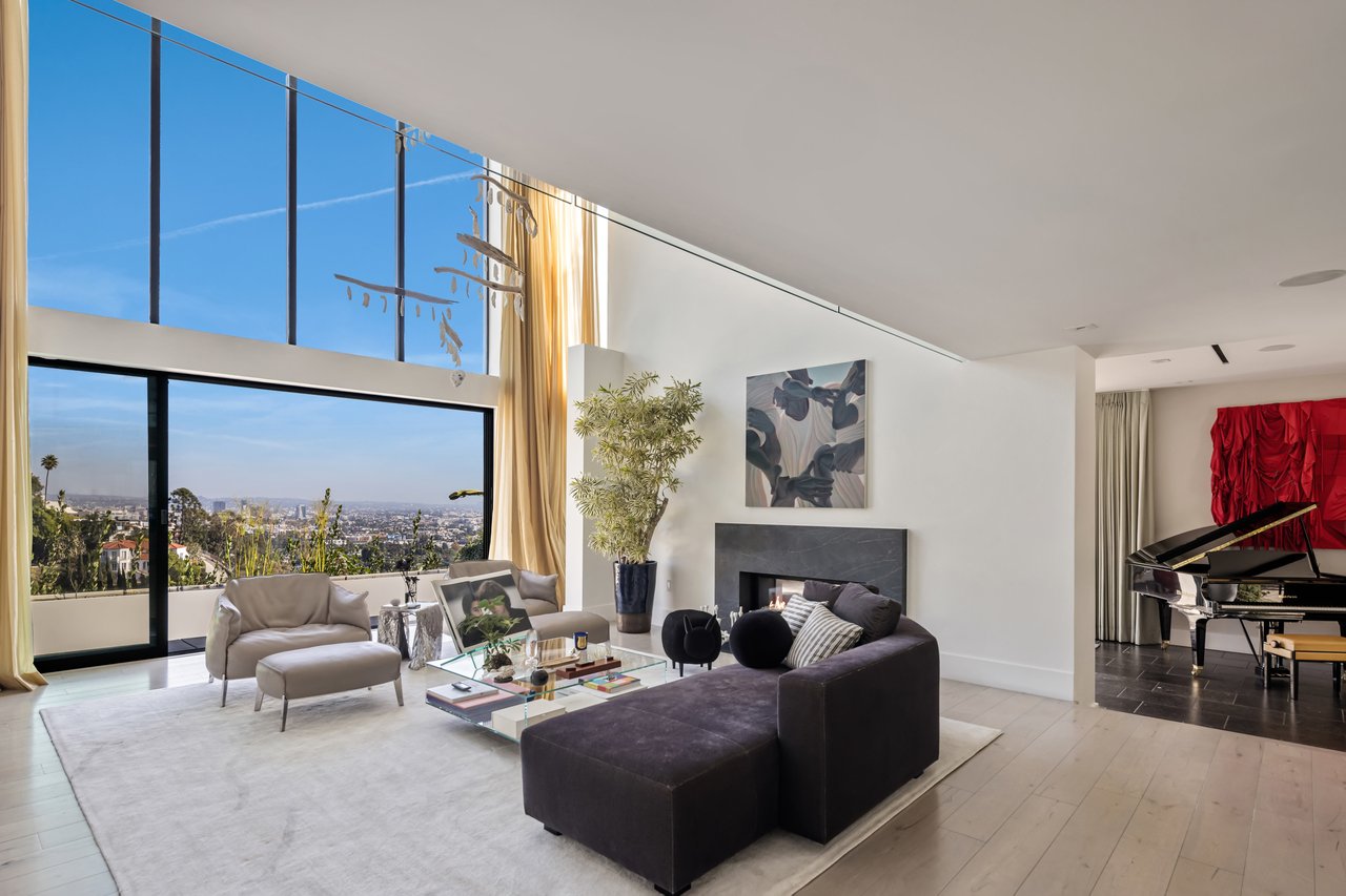 8080 Laurel View Dr, Los Angeles